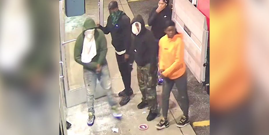 Video: More than half a dozen TVs stolen by group during Philadelphia looting