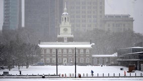 How long has Philadelphia gone without seeing over an inch of snow?