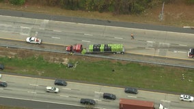 Jack-knifed tractor trailer shuts down all lanes on I-295 southbound in Mount Laurel