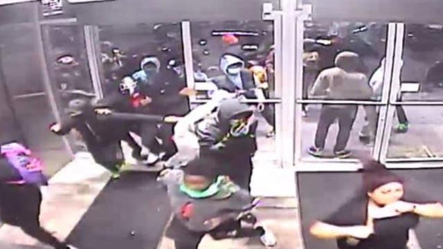 Video: Crowd storms Philadelphia Foot Locker, flees with armfuls of stolen merchandise