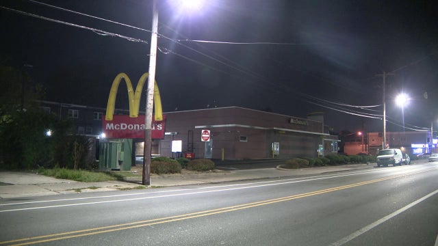 2 armed robbers force their way into Tacony McDonald's, steal cash from store safe: officials