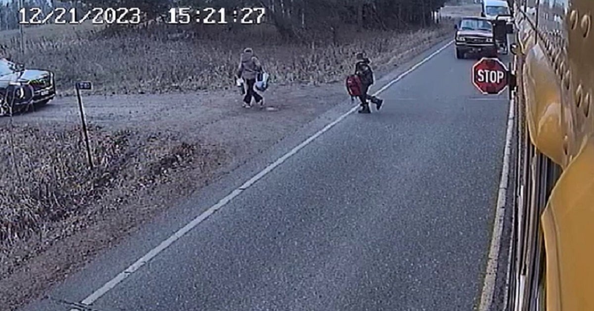 Pickup truck narrowly misses kids getting off school bus in northern MN ...