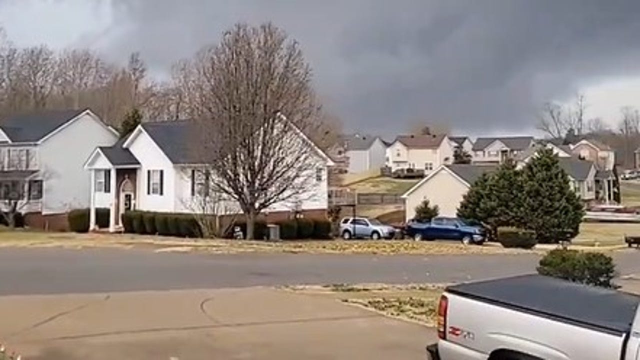 Tornado outbreak leaves behind damage in Tennessee, Kentucky