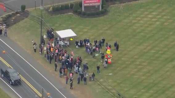 Nurses at 2 hospitals go back to work despite no new contract negotiations