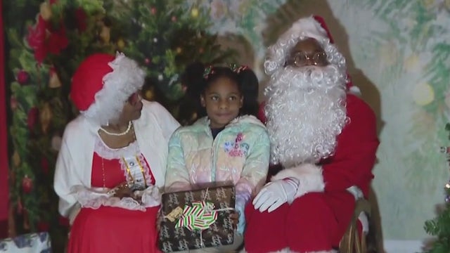 Christmas shopping, party for Philly families hosted by police, community organizations