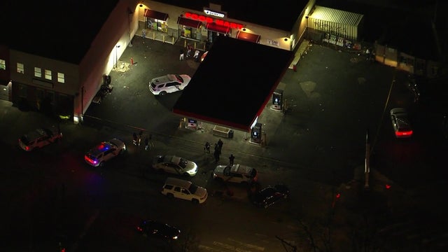 1 man killed, 2 others injured at Frankford convenience store shooting, police say