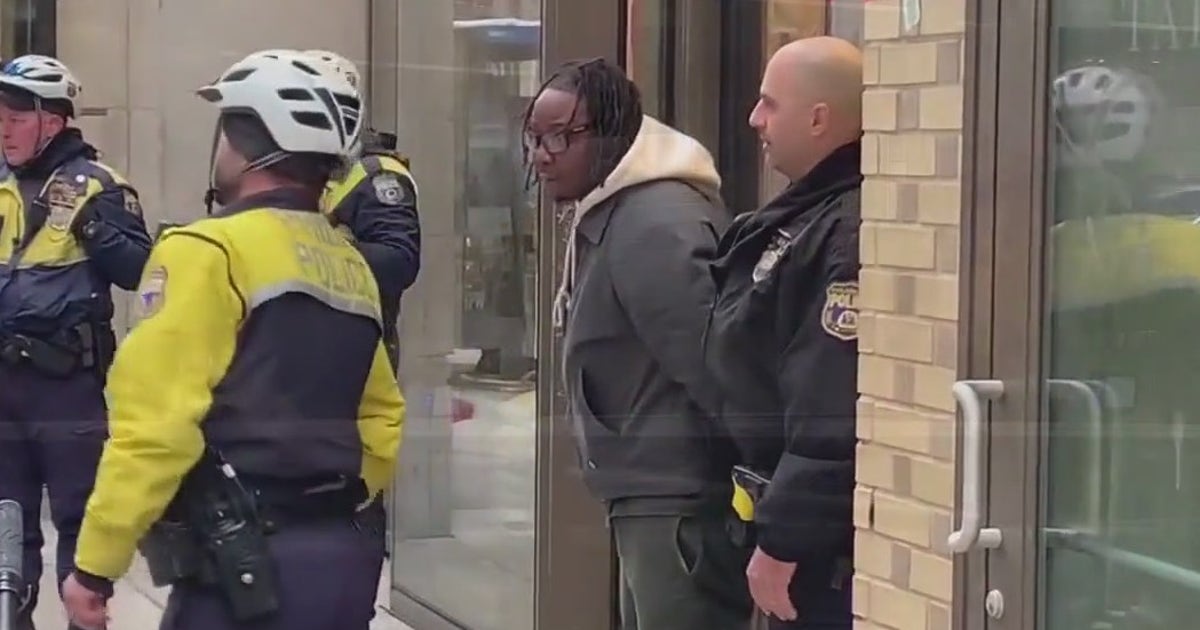 Suspect in custody after stabbing at SEPTA station in Center City | FOX ...