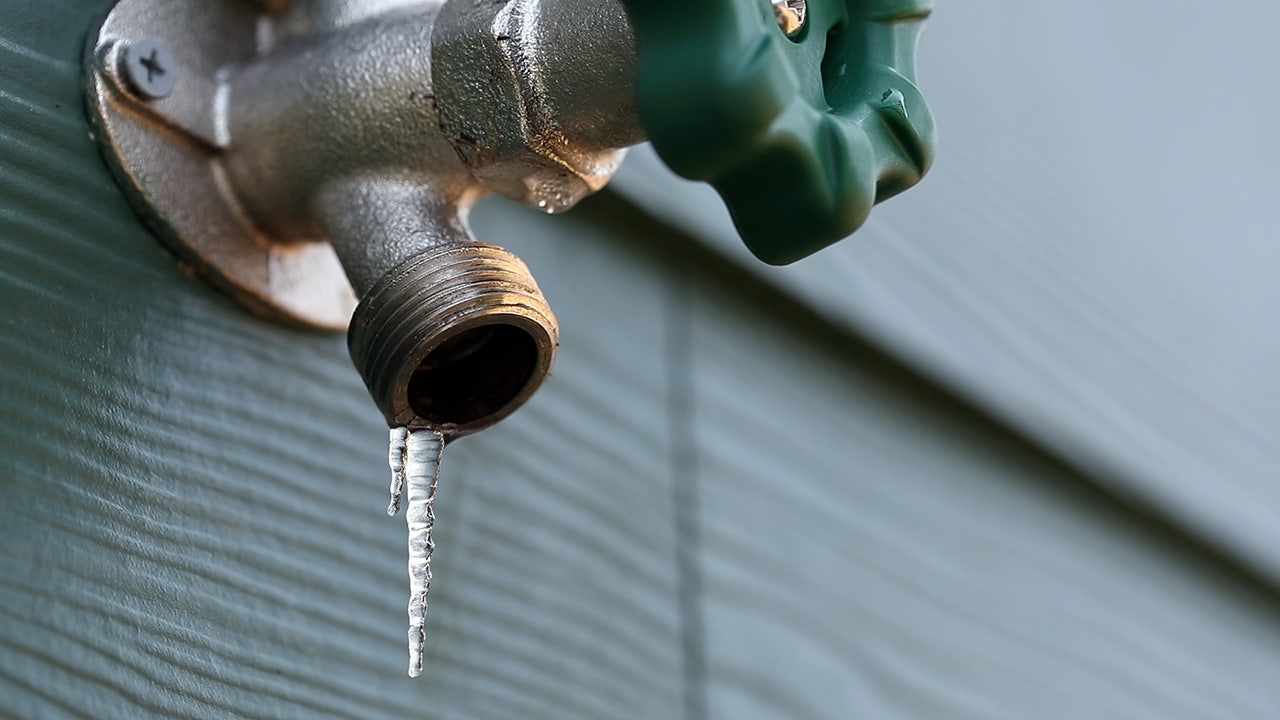 How To Prevent Pipes From Freezing In Cold Weather FOX 29 Philadelphia   GettyImages 1760558247 