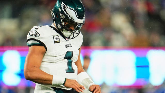 Jalen Hurts says his mangled middle finger 'popped out' in latest Eagles' loss