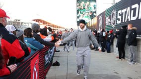Flyers dress as Rocky as they arrive ahead of Stadium Series at Met-Life Stadium