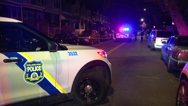 Philadelphia police looking for 2 suspects after deadly shooting in Logan