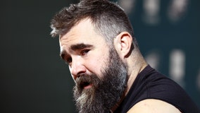 Jason Kelce had longtime Eagles' trainer battling cancer tape his ankles for retirement speech