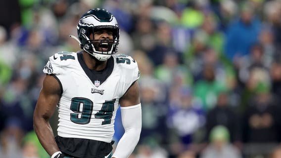 Josh Sweat staying with the Eagles on a restructured deal: report