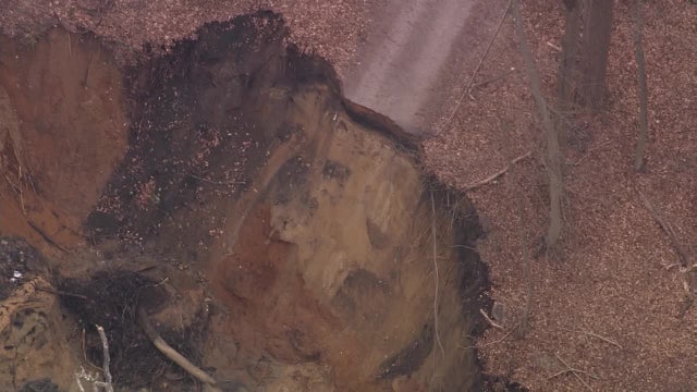 Massive hole in Mullica Hill causes flooding, home evacuations: officials
