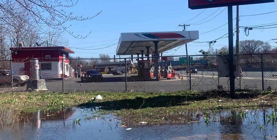 Possible water in gas caused cars to break down, Camden station closed: officials