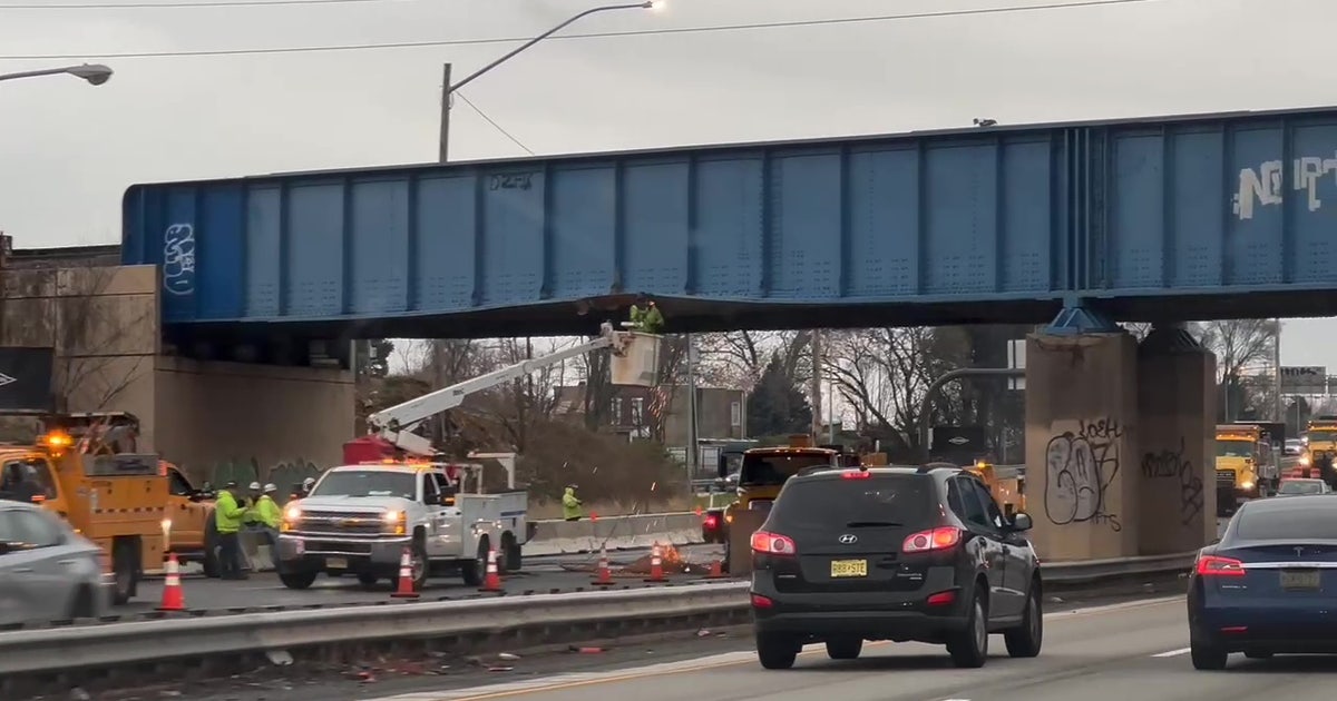I-95 accident: Truck clips Philadelphia railroad bridge causing I-95 to ...