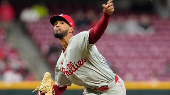 De La Cruz powers Reds to 8-1 win to end Phillies' 7-game streak