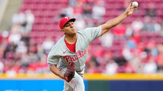 Suárez runs shutout streak to 22 innings as Phillies blank Reds 7-0 for 7th straight win