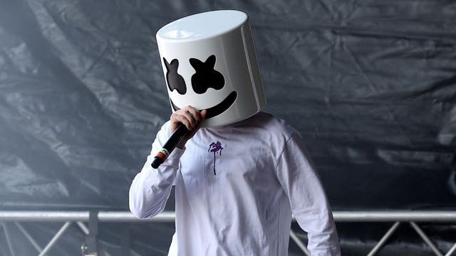 Marshmello surprises Chicago with performance at well-known hot dog stand