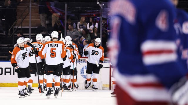 Flyers end 8-game losing streak with 4-1 victory over Rangers