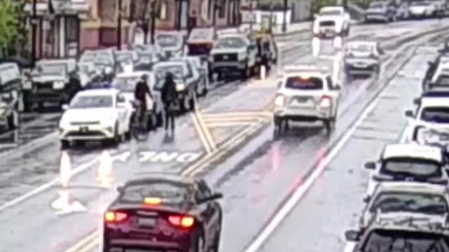 Caught on camera: Suspects steal $32,000 from rideshare passenger during Philadelphia crash