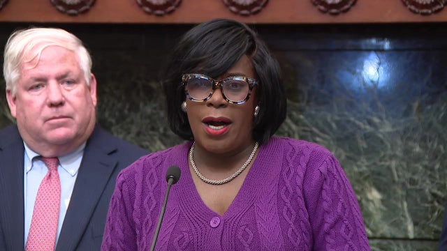 Mayor Parker signs 3 new public safety bills to combat guns, speeding and evictions