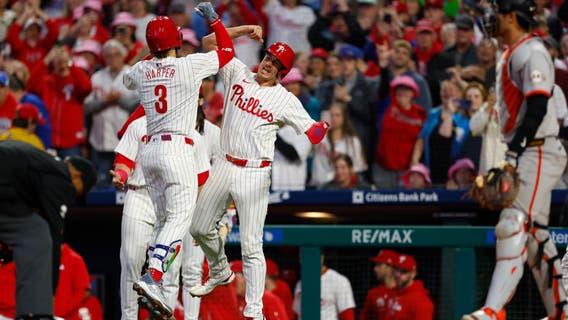 Harper homers, Bohm extends hitting streak as streaking Phillies beat the Giants 5-4