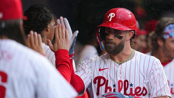 Harper homers in return, Suárez improves to MLB-best 8-0 as streaking Phillies beat Mets 10-5