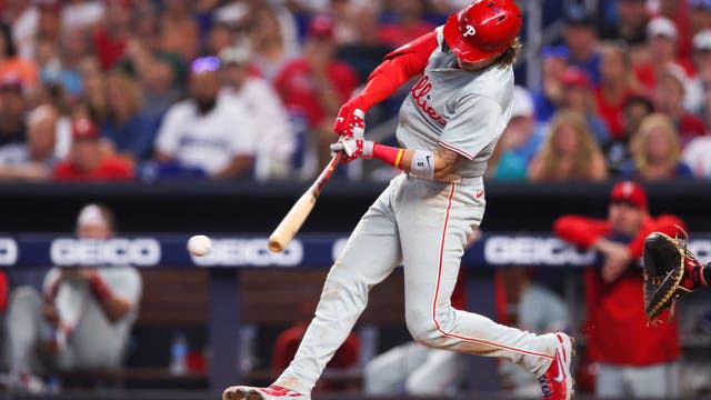Stott homers in 9th, adds tiebreaking sacrifice fly in 10th as Phillies edge Mets 5-4