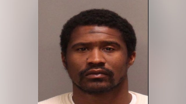Suspect escapes Philadelphia police patrol car during arrest, flees on foot