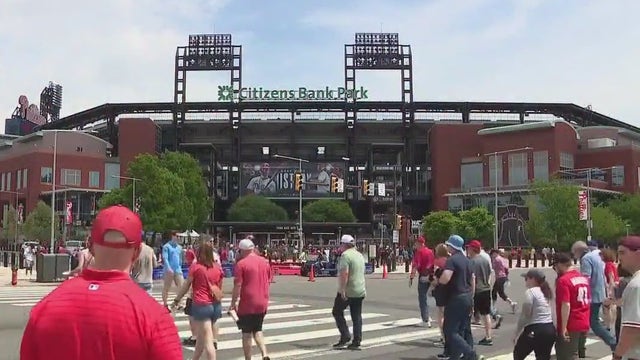 Phillies host First Responders Night to honor 9/11 victims, families