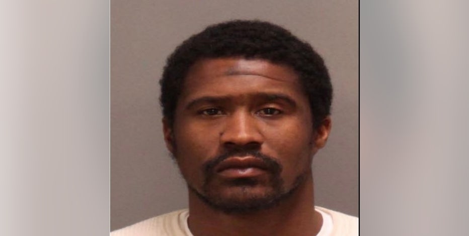 Suspect escapes Philadelphia police patrol car during arrest, flees on foot