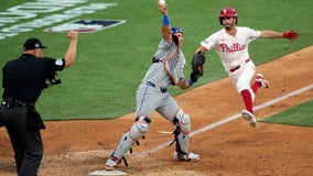 Mets rally in ninth to beat Phillies 6-5 and split London Series, getting game-ending double play