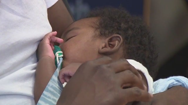 Mom gives birth on side of turnpike with help from turnpike maintenance worker, trooper