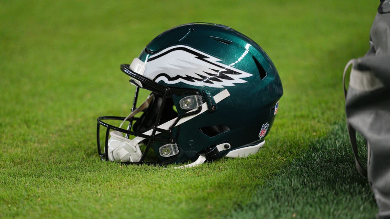 Eagles reveal uniform combo ahead of opening game against Packers