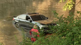 No one found inside car that drove off Kelly Drive into Schuylkill River: divers