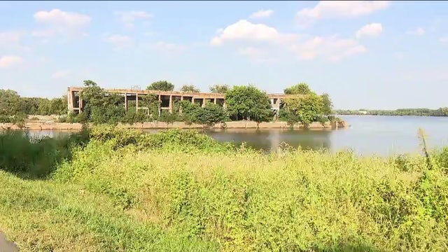 Graffiti Pier partially collapses: Residents seek answers on next steps during meeting