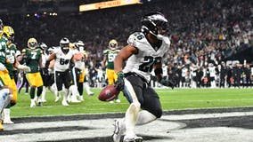 Barkley scores 3 TDs as Eagles beat Packers 34-29 in Brazil