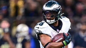 Saquon Barkley's 2 fourth-quarter TDs lift Eagles over Saints in a defensive 15-12 thriller