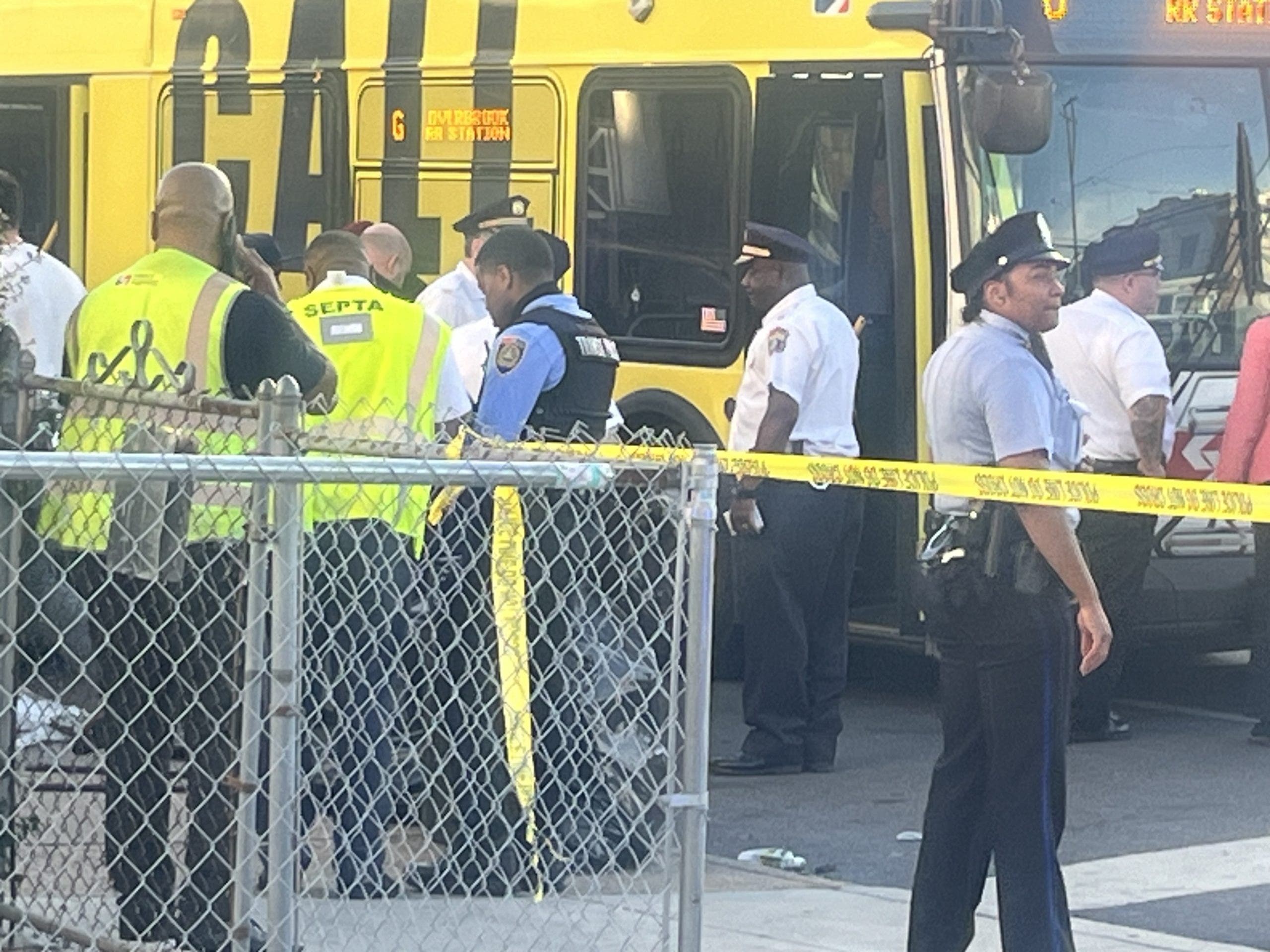 18-year-old in custody after shooting on SEPTA bus injured 3 women ...