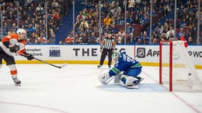 Frost scores in shootout to lift the Flyers to a 3-2 win over the Canucks