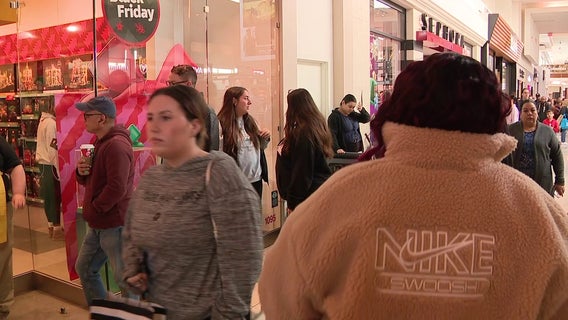 Last minute shoppers take on Cherry Hill Mall on Christmas Eve