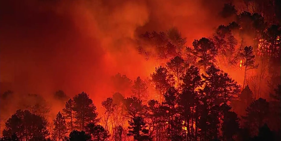New Jersey wildfire torches 300 acres, forces evacuations of nearby homes