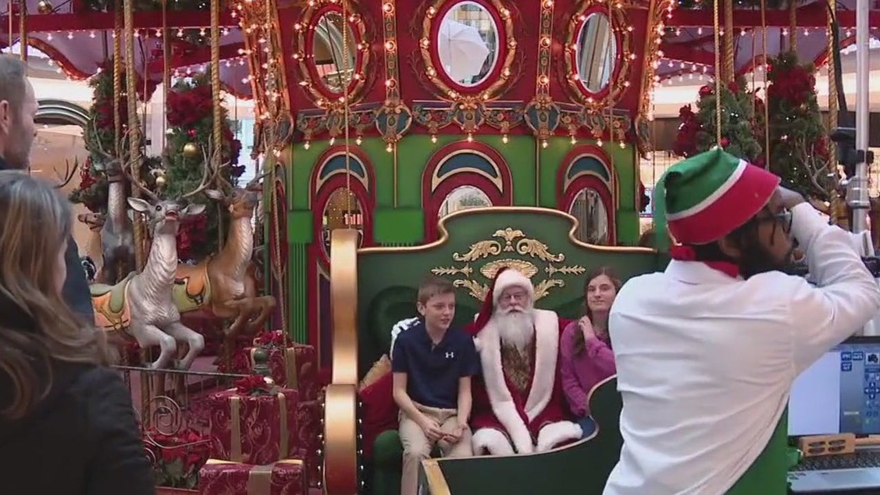 Christmas shopping at the last minute? You’re not alone as many pack area malls