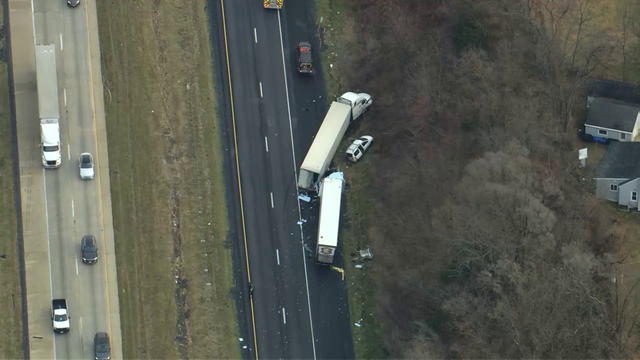 2 dead after 2 tractor trailers, minivan crash on Pennsylvania interstate