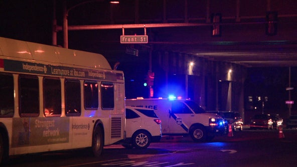 Husband, wife hit by SEPTA bus, killing 1 in South Philadelphia: officials