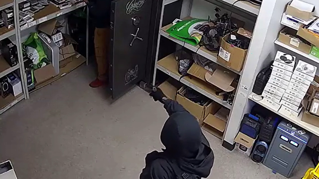 Video: Suspect robs Germantown store at gunpoint for second time