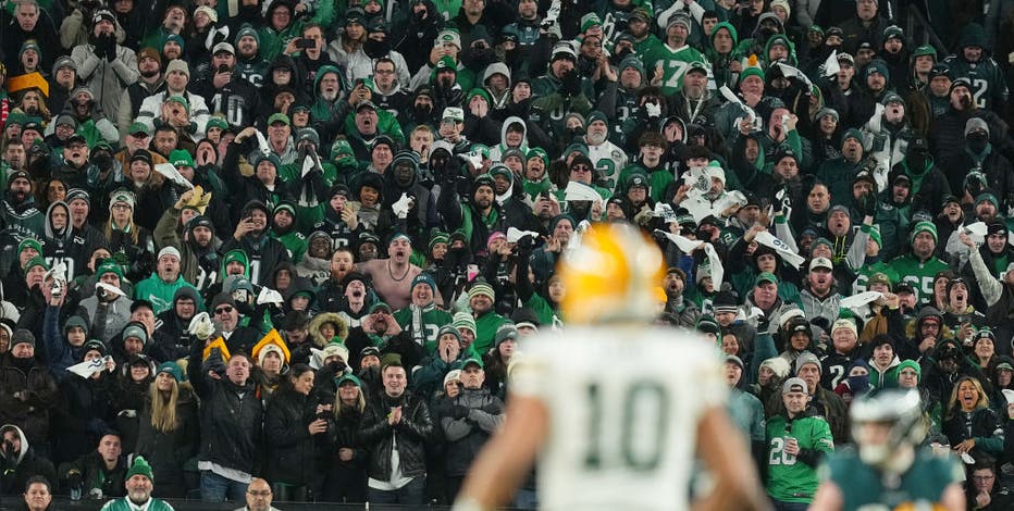 Eagles fan apologizes, defends himself after viral confrontation with Packers fans