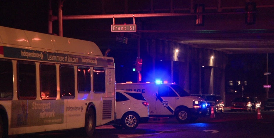 Husband, wife hit by SEPTA bus, killing 1 in South Philadelphia: officials