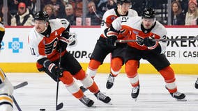 Travis Konecny's goal lifts the Flyers over the Penguins 3-2, ending a 5-game losing streak